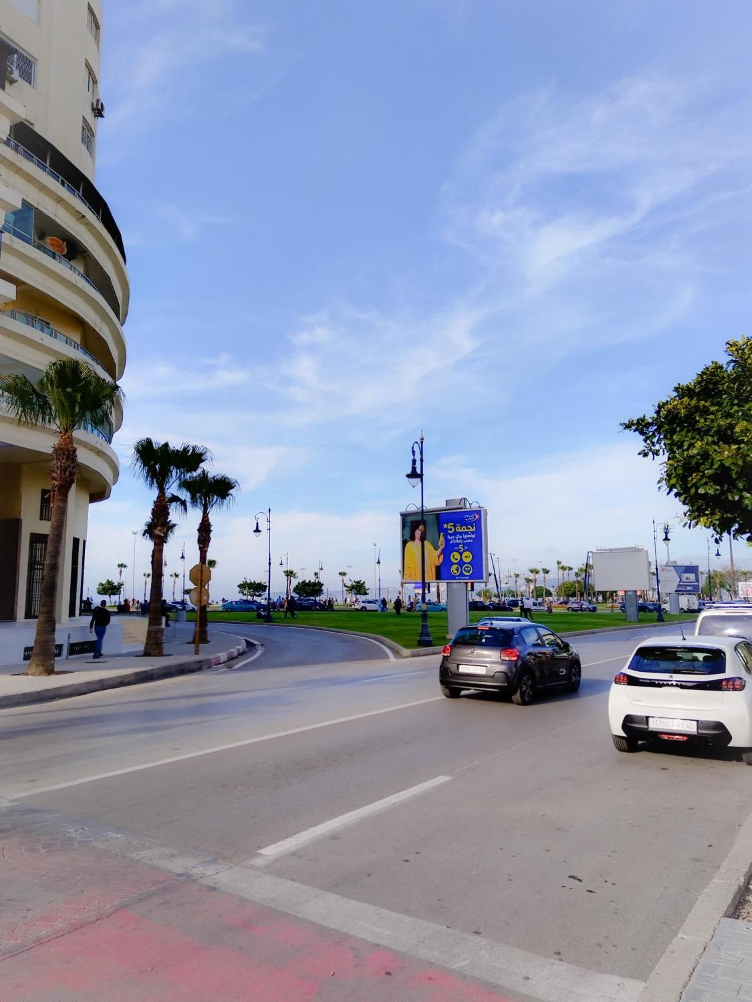 Incroyable Appartement A Playa Enface Cafe Sky 17 Tanger Buitenkant foto